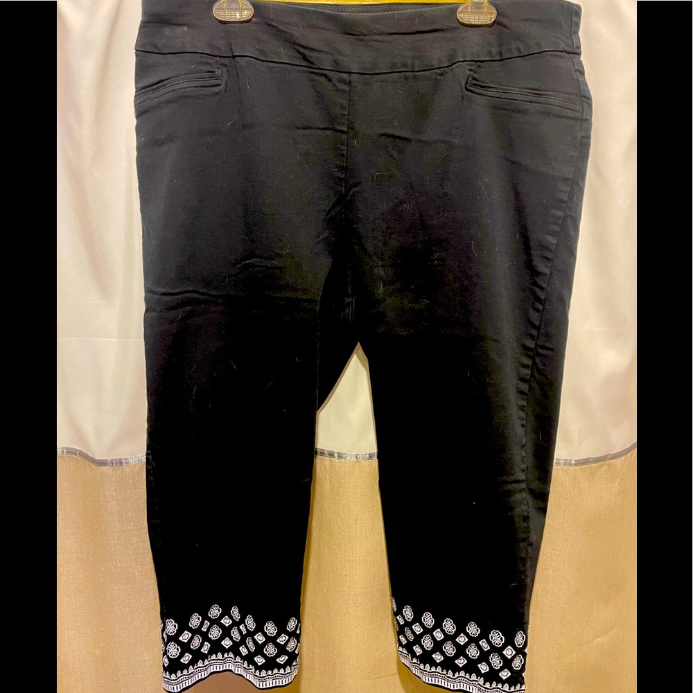 Croft & Barrow, black capris, barely worn, size 20W.